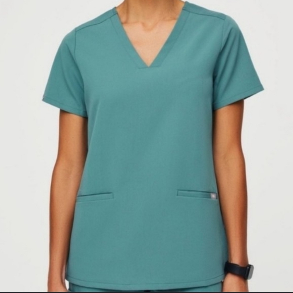 New Figs Casma scrub top Hydrogreen S Limited Edition Color 2 pockets